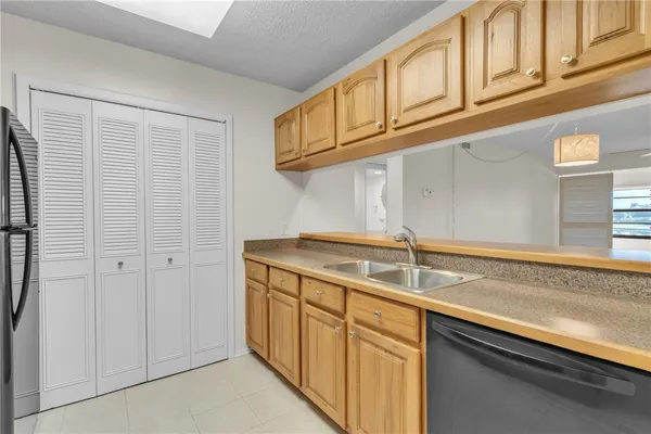 Property Slideshow image 3 of 36 | 33 plantation dr apt 201, Vero Beach, FL, 32966
