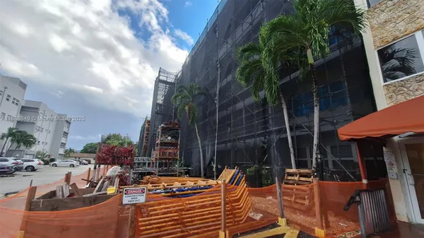 Property Slideshow image 3 of 17 | 215 se 3rd ave 202d, Hallandale Beach, FL, 33009