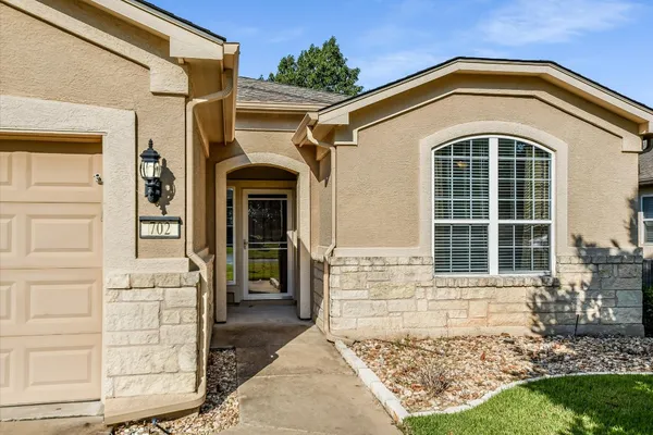 Property Slideshow image 2 of 26 | 702 independence creek ln, Georgetown, TX, 78633