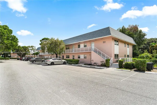 Property Slideshow image 2 of 32 | 18081 se country club dr # 22-216, Jupiter, FL, 33469