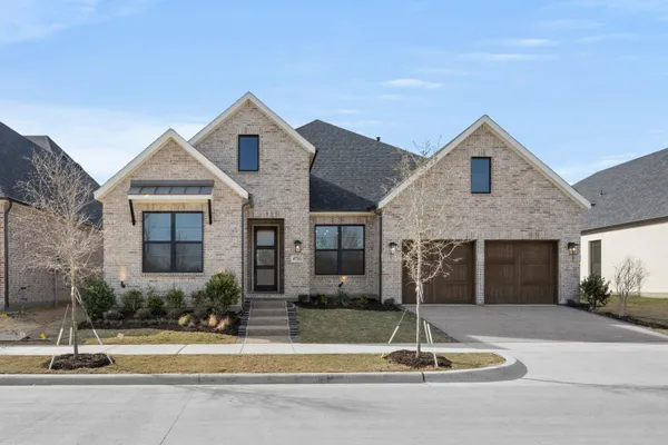 Property Slideshow image 2 of 32 | 4726 hawthorn hls, Arlington, TX, 76005