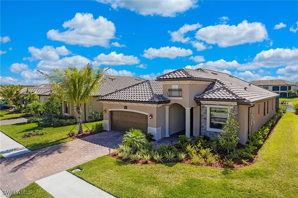 Property Slideshow image 3 of 50 | 28107 foxrock ct, Bonita Springs, FL, 34135