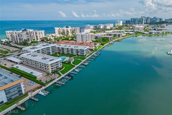Property Slideshow image 3 of 21 | 3000 gulf shore blvd 307, Naples, FL, 34103