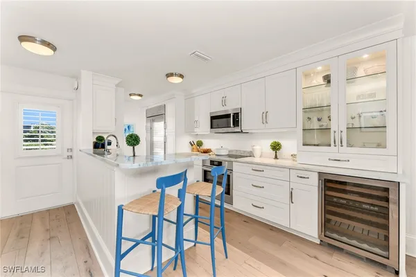 Property Slideshow image 2 of 21 | 2121 gulf shore blvd 206, Naples, FL, 34102