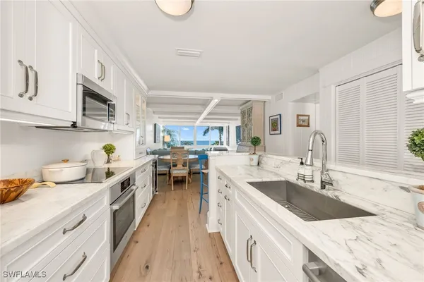 Property Slideshow image 3 of 21 | 2121 gulf shore blvd 206, Naples, FL, 34102