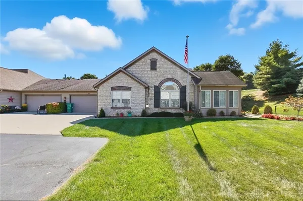 Property Slideshow image 2 of 41 | 3392 greenburn rd, Beavercreek, OH, 45434