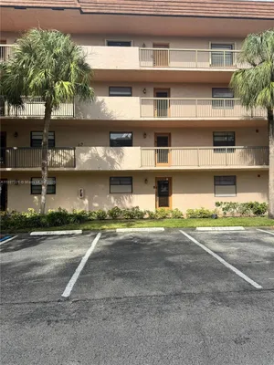 Property Slideshow image 3 of 17 | 4960 e sabal palm blvd apt 203, Tamarac, FL, 33319