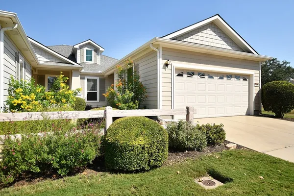 Property Slideshow image 3 of 27 | 143 dickens cir, Georgetown, TX, 78633