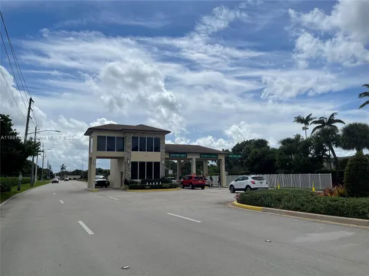 Property Slideshow image 2 of 27 | 800 sw 142nd ave 104n, Pembroke Pines, FL, 33027
