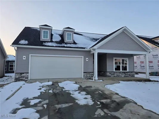 Property Slideshow image 2 of 21 | 4328 evergreen ct # 52, Green, OH, 44720