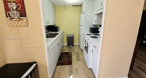 Property Slideshow image 3 of 12 | 1044 harwood d d, Deerfield Beach, FL, 33442