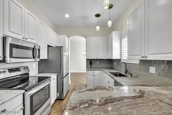 Property Slideshow image 2 of 50 | 837 vistana cir 20, Naples, FL, 34119