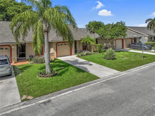Property Slideshow image 2 of 50 | 7641 nw 99th ave, Tamarac, FL, 33321