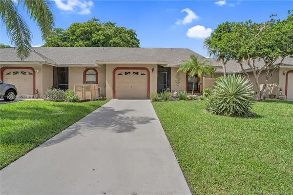 Property Slideshow image 2 of 43 | 7641 nw 99th ave, Tamarac, FL, 33321