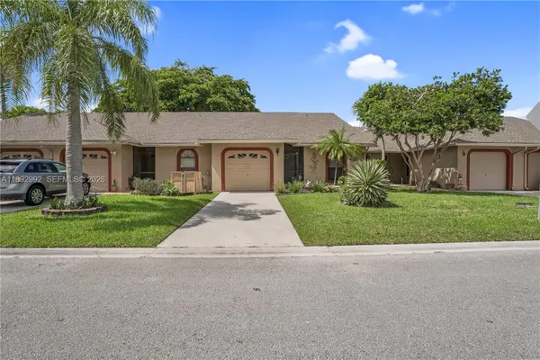 Property Slideshow image 3 of 37 | 7641 nw 99th ave, Tamarac, FL, 33321