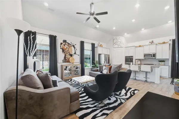 Property Slideshow image 3 of 34 | 1941 spotted fawn dr, Arlington, TX, 76005