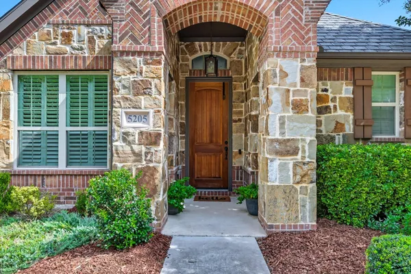 Property Slideshow image 2 of 40 | 5205 sutton cir # 5205, Mckinney, TX, 75070