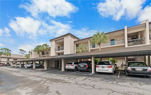 Property Slideshow image 2 of 50 | 5905 trailwinds dr 824, Fort Myers, FL, 33907