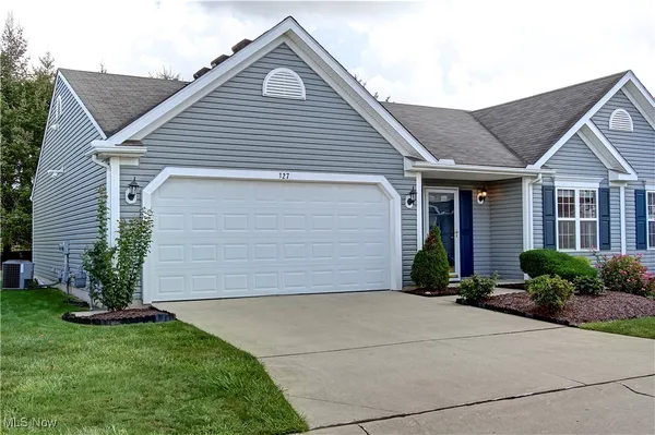 Property Slideshow image 2 of 29 | 327 breckenridge oval, Elyria, OH, 44035