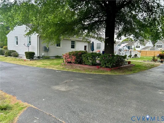 Property Slideshow image 2 of 5 | 8054 shady grove rd, Mechanicsville, VA, 23111