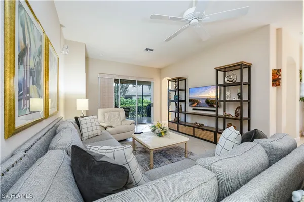 Property Slideshow image 2 of 24 | 913 vistana cir 7, Naples, FL, 34119