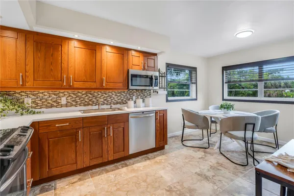 Property Slideshow image 2 of 36 | 12600 sw 5th ct apt 215l, Pembroke Pines, FL, 33027