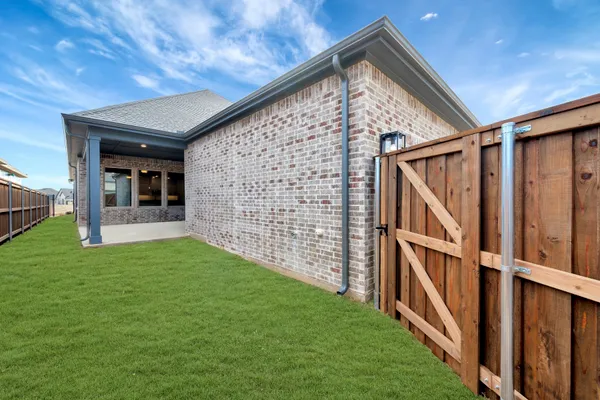 Property Slideshow image 3 of 33 | 2075 pine grove ln, Arlington, TX, 76005