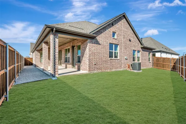 Property Slideshow image 2 of 35 | 4703 boyds branch dr, Arlington, TX, 76005