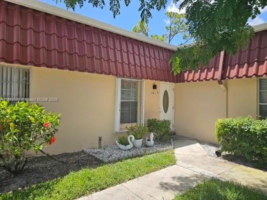 Property Slideshow image 2 of 10 | 881 worcester ln b, Lake Worth, FL, 33467