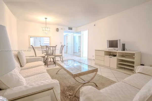 Property Slideshow image 3 of 25 | 215 se 3rd ave 401d, Hallandale Beach, FL, 33009