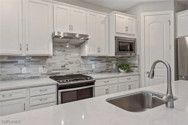 Property Slideshow image 3 of 50 | 2768 amaranda ct, Naples, FL, 34114