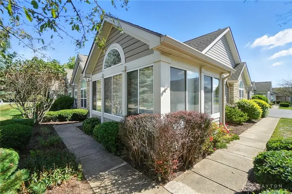 Property Slideshow image 2 of 51 | 184 edinburgh village dr 13, Dayton, OH, 45458