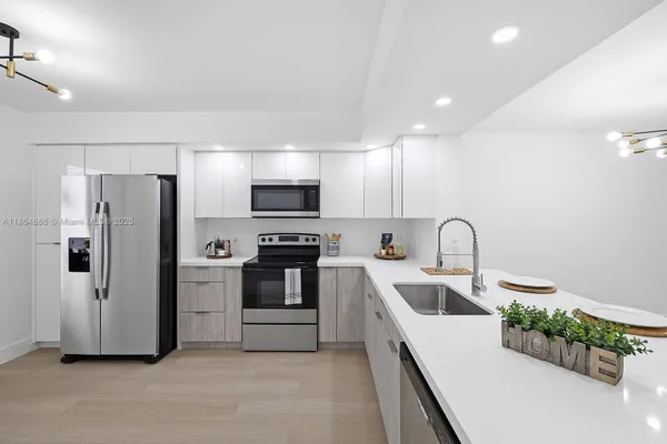 Property Slideshow image 3 of 50 | 12500 sw 6th st 307n, Pembroke Pines, FL, 33027