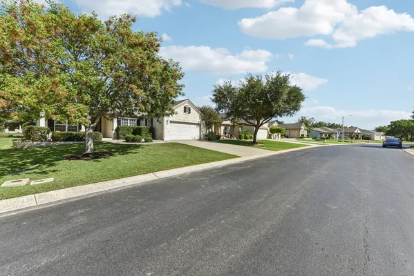 Property Slideshow image 3 of 40 | 206 armstrong dr, Georgetown, TX, 78633