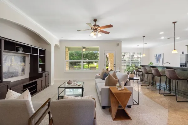 Property Slideshow image 2 of 28 | 900 heritage oaks bnd, Georgetown, TX, 78633