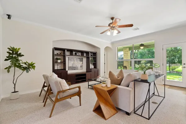 Property Slideshow image 3 of 28 | 900 heritage oaks bnd, Georgetown, TX, 78633