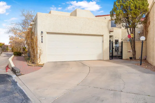 Property Slideshow image 2 of 68 | 582 eastlake dr, Rio Rancho, NM, 87124