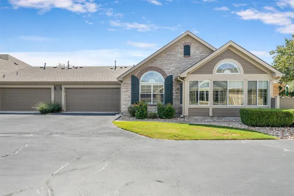 Property Slideshow image 3 of 37 | 30 wildwood dr 41, Georgetown, TX, 78633