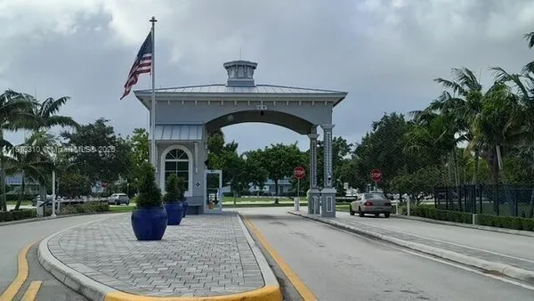 Property Slideshow image 2 of 35 | 1087 harwood f 1087, Deerfield Beach, FL, 33442