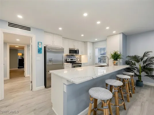 Property Slideshow image 3 of 27 | 3483 gulf shore blvd 604, Naples, FL, 34103