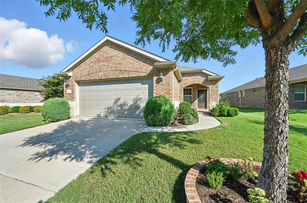Property Slideshow image 3 of 39 | 2306 feathering dr, Frisco, TX, 75036