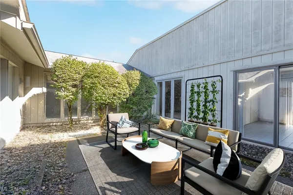 Property Slideshow image 3 of 34 | 22300 rock creek cir, Strongsville, OH, 44149