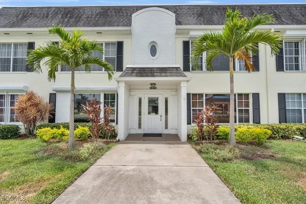 Property Slideshow image 2 of 35 | 1376 s brandywine cir apt 4, Fort Myers, FL, 33919