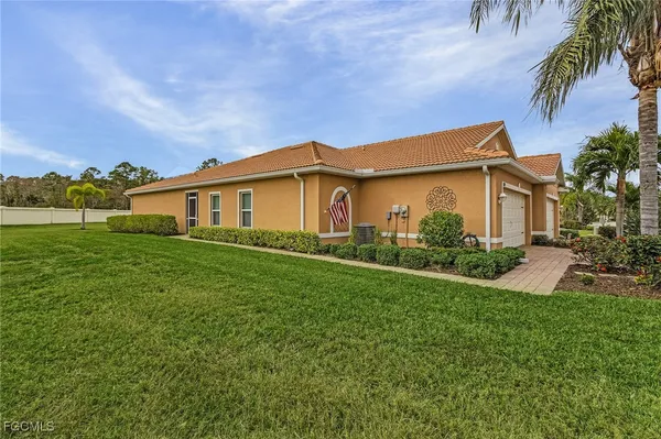 Property Slideshow image 3 of 25 | 15262 ligustrum ln, Alva, FL, 33920