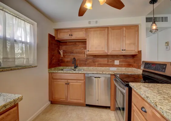 Property Slideshow image 3 of 40 | 21 saxony a # 21, Delray Beach, FL, 33446