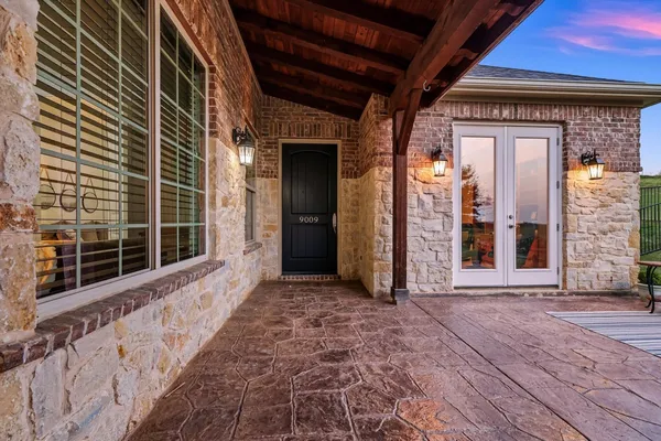 Property Slideshow image 3 of 39 | 9009 landmark ln, Denton, TX, 76207