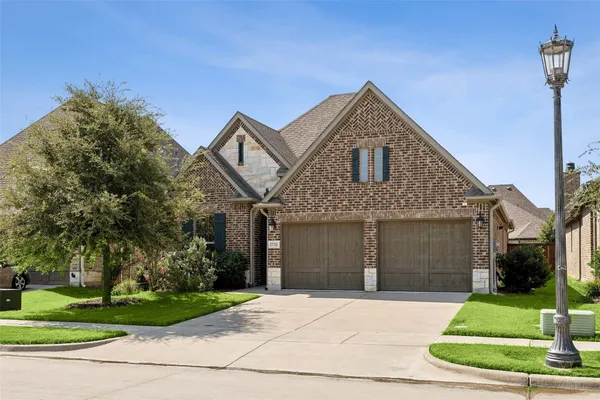 Property Slideshow image 2 of 33 | 2732 promenade, Lewisville, TX, 75056