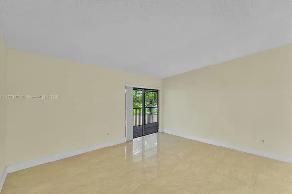 Property Slideshow image 2 of 25 | 9644 s belfort cir 211, Tamarac, FL, 33321
