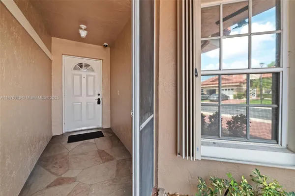 Property Slideshow image 3 of 31 | 9906 malvern dr, Tamarac, FL, 33321