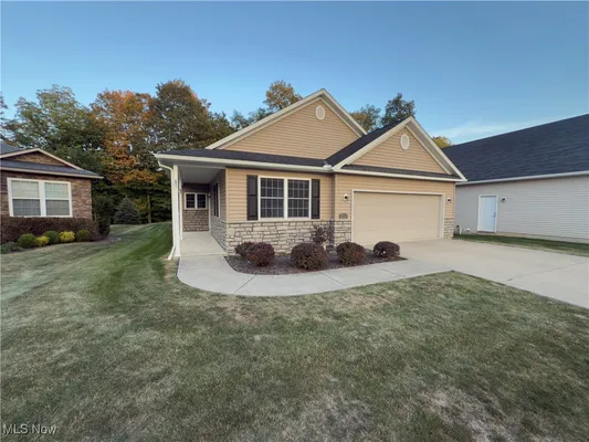 Property Slideshow image 2 of 49 | 10281 river run ln, North Royalton, OH, 44133